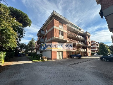 Foto Appartamento in Via Pisa 22, Massa Marina di Massa Centro di 100 m²