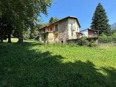 Foto Casa indipendente a San Zeno di Montagna Prada di 380 m² con 14 locali