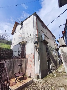 Foto Casa indipendente in ioggi - via della repubblica 10, di 340 m²