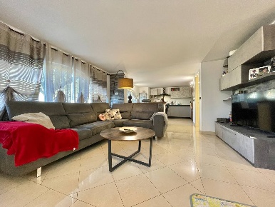 Foto Villa unifamiliare in Via Ranzi, Pietra Ligure di 186 m² con 8 locali