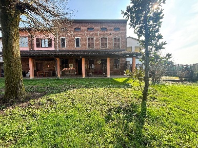Foto Casa indipendente a Alessandria Casalbagliano di 160 m² con 8 locali