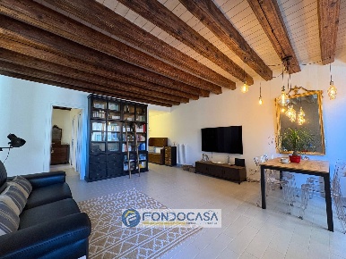 Foto Appartamento in Via Pia, Savona Centro Storico di 75 m² con 2 locali