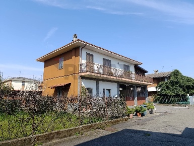 Foto Casa indipendente in via olivelli 3, Mede Centro di 150 m² in vendita