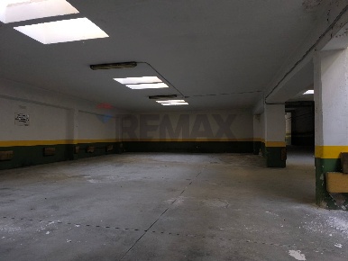 Foto Locale commerciale a Bari Umbertina - Madonnella di 596 m² in vendita