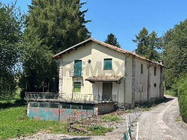 Foto Hotel a San Zeno di Montagna Prada di 380 m² con 14 locali in vendita