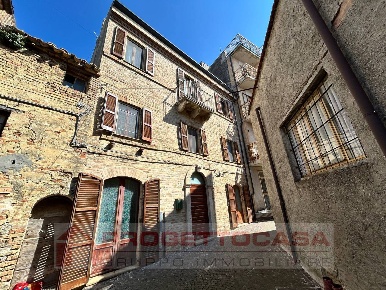 Foto Casa indipendente in Via delle Mura 35, Acquaviva Picena di 290 m²