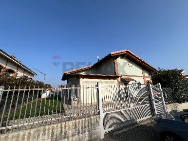 Foto Villa unifamiliare in Via Maria Baudino 6, Rivarolo Canavese di 230 m²