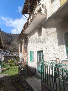 Foto Rustico in Contra Lighezzoli, Posina di 140 m² con 8 locali in vendita