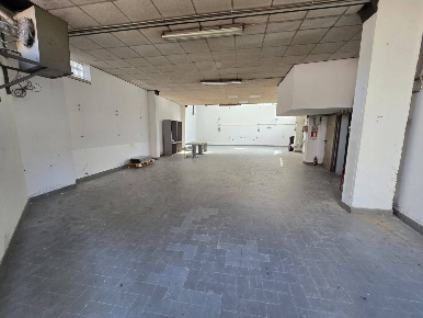 Foto Locale commerciale a Montevarchi di 140 m² in affitto