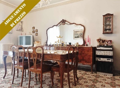 Foto Appartamento in Via Amedeo, Trani di 115 m² con 4 locali in vendita