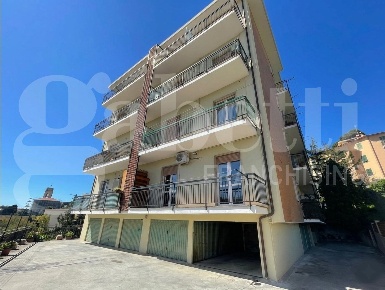 Foto Appartamento in Ivanoe Amoretti, Imperia Porto Maurizio di 71 m²
