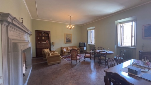 Foto Appartamento in Piazza Cavour 1, Bettona Centro di 250 m² con 5 locali