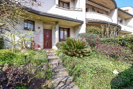 Foto Villa a schiera in Via Don Elia Dell'Orto 22, Mariano Comense Centro