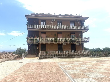 Foto Appartamento in Via Finocchiari 143, Aci Catena Centro di 145 m²