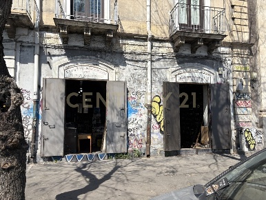 Foto Locale commerciale in Via 6 Aprile 61, Catania Centro Storico