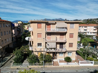 Foto Appartamento in Via Gerolamo Rossi 15, Bordighera Centro di 130 m²