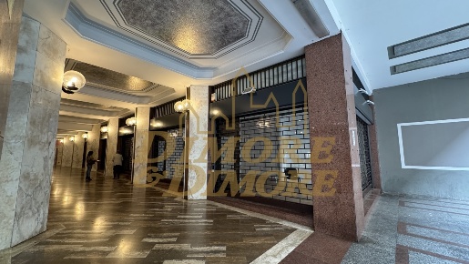 Foto Locale commerciale a Varese Centro di 288 m² con 4 locali in vendita