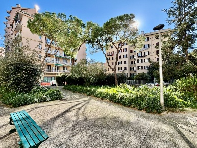 Foto Appartamento in Viale Pio VII 25, Genova Marassi di 77 m² con 5 locali