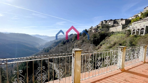 Foto Appartamento a Coreglia Antelminelli Tereglio di 77 m² con 4 locali