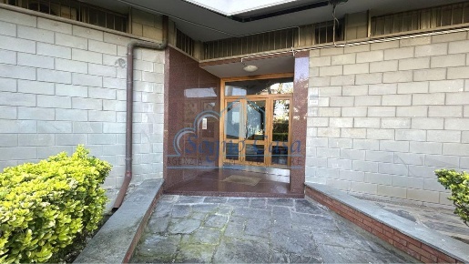 Foto Appartamento a Massa Marina di Massa Centro di 110 m² con 4 locali