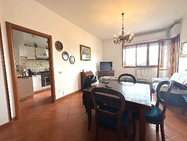 Foto Appartamento a Carrara Avenza di 100 m² con 5 locali in vendita