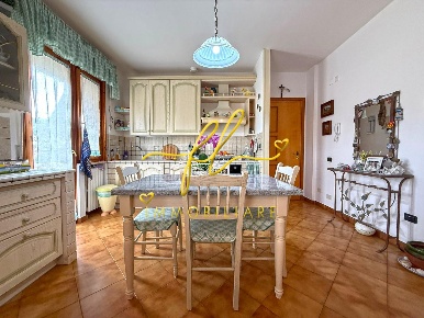 Foto Appartamento a Cecina Cecina Centro di 69 m² con 4 locali in vendita