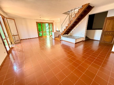 Foto Appartamento a Ponsacco Centro di 250 m² con 7 locali in vendita