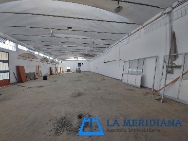 Foto Capannone industriale a Lamporecchio Centro di 492 m² con 5 locali