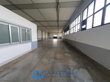 Foto Capannone industriale a Lamporecchio Centro di 492 m² con 5 locali