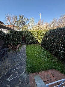 Foto Villa bifamiliare a Forte dei Marmi Caranna di 180 m² con 6 locali