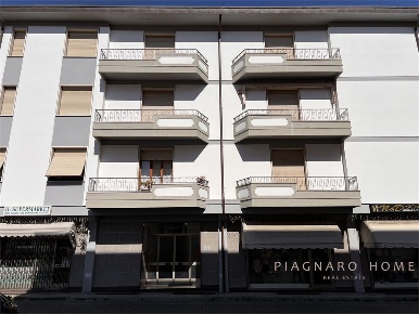 Foto Appartamento in Via Sismondo, Pontremoli Centro di 175 m² con 8 locali