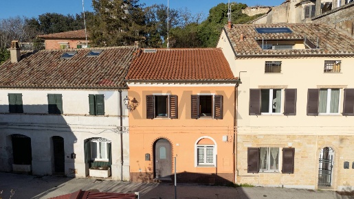 Foto Casa indipendente in via Enrico Iacomini 37, Camerano Centro di 140 m²