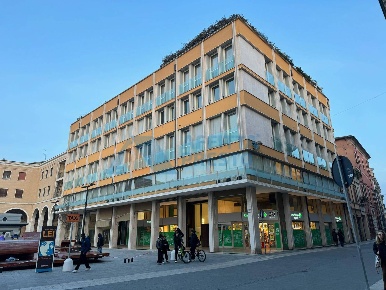 Foto Appartamento in Piazza Della Liberta' 19, Cesena di 69 m² con 2 locali