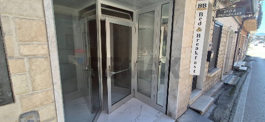 Foto Locale commerciale a Grottaminarda Centro di 54 m² con 2 locali