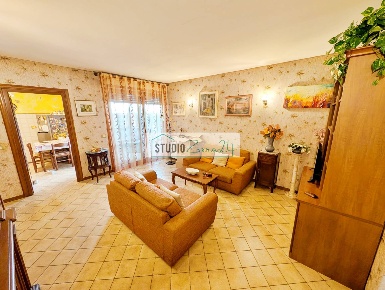 Foto Appartamento in Via Risciolo, Pietrasanta di 100 m² con 5 locali