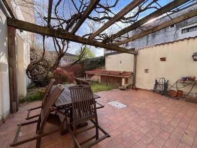 Foto Casa indipendente a Mantova Centro di 275 m² con 5 locali in vendita