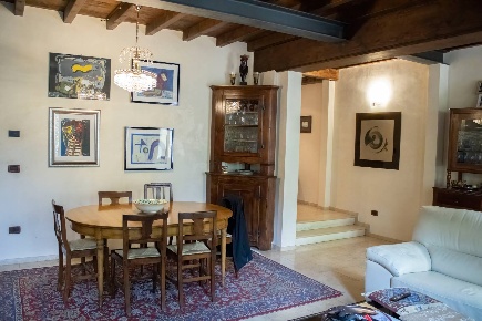Foto Casa indipendente a Mantova Centro di 275 m² con 5 locali in vendita