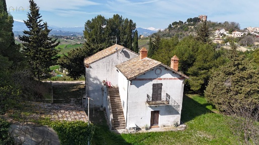 Foto Rustico in C.da Fonte Pezzana snc, Acquaviva Picena di 310 m²