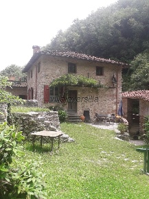 Foto Rustico a Camaiore Camaiore Paese di 540 m² con 15 locali in vendita