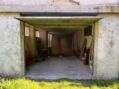 Foto Box in Via Europa, Pontremoli Centro di 67 m² in vendita