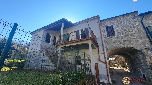 Foto Rustico in Via San Rocco, Villafranca in Lunigiana Mocrone di 126 m²