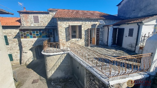 Foto Rustico in Via San Rocco, Villafranca in Lunigiana Mocrone di 123 m²