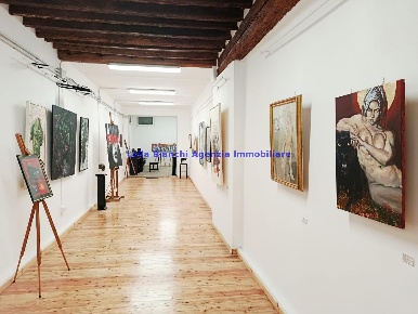 Foto Locale commerciale a Pesaro di 135 m² con 3 locali in vendita