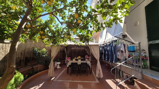 Foto Appartamento in Enea, Napoli Bagnoli di 100 m² con 4 locali in vendita