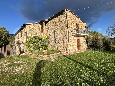 Foto Rustico in Via MASSETANA 8, Massa Marittima di 325 m² con 5 locali