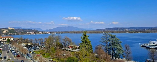 Foto Appartamento in corso repubblica, Arona Centro di 140 m² con 5 locali