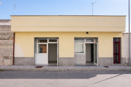 Foto Locale commerciale in Via Quarto 2/A, Melendugno San Foca di 100 m²
