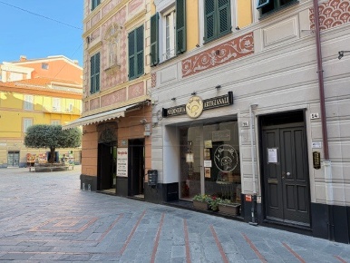 Foto Locale commerciale in Via Antonio Ghilini 58, Loano Centro di 132 m²