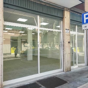 Foto Locale commerciale in Via Francesco Petrelli 6, Bari Libertà di 113 m²