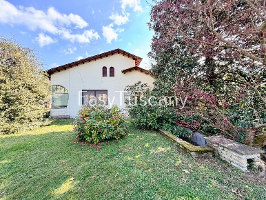 Foto Villa unifamiliare in Piazza Domenico Martini 16C, Borgo a Mozzano